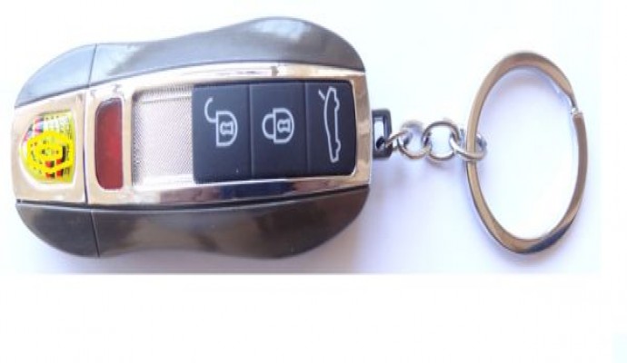 ولاعة سجائر الكترونية على شكل سياره و تستخدم ميدالية لون بنى رقم الصنف 887 - 3